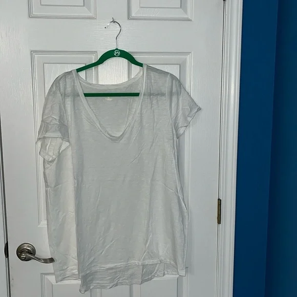 Lilly Pulitzer V-neck white extra large brand new style number 001504 - Picture 1 of 3